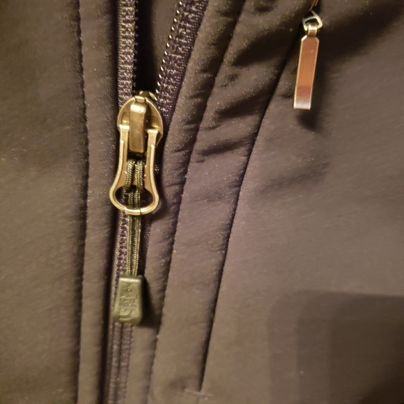 The North Face Never Stop Exploring Black Jacket - Picture 3 of 11